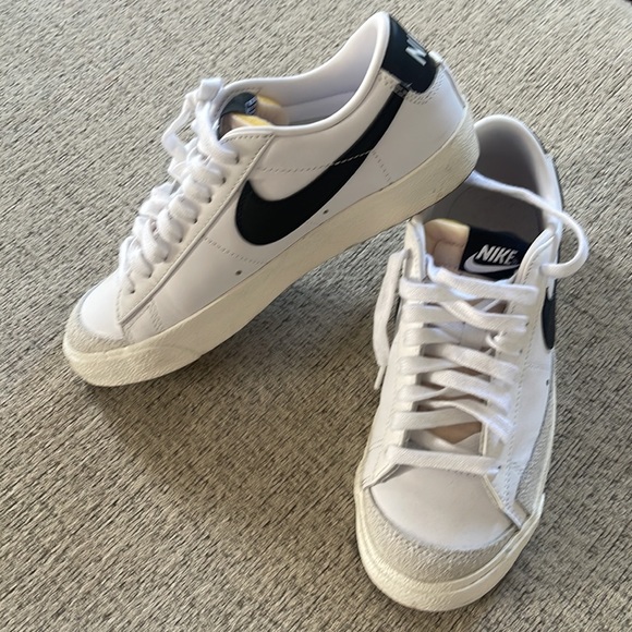 Nike Blazers - Picture 2 of 5